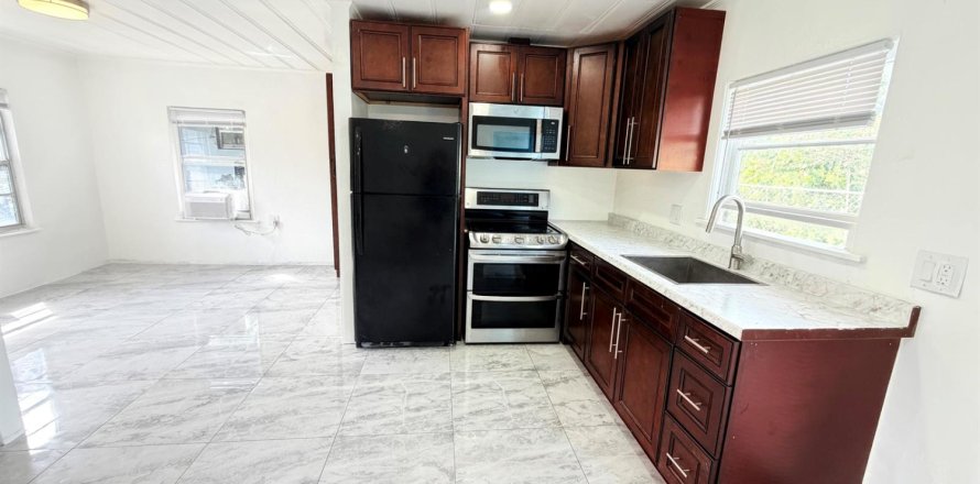 Immobilier commercial à Boynton Beach, Floride 1 chambre, 32.52 m2 № 2406065