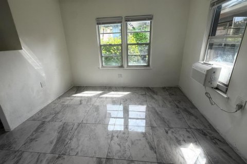 Immobilier commercial à louer à Boynton Beach, Floride: 1 chambre, 32.52 m2 № 2406065 - photo 5
