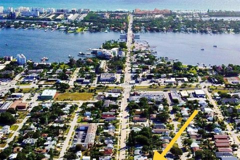 Land in Lantana, Florida № 857847 - photo 1