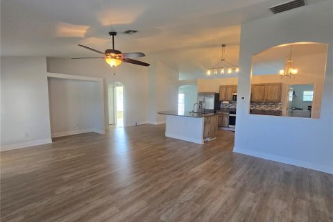 Villa ou maison à vendre à Cape Coral, Floride: 3 chambres, 185.15 m2 № 2429117 - photo 11