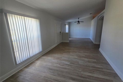 Villa ou maison à vendre à Cape Coral, Floride: 3 chambres, 185.15 m2 № 2429117 - photo 4