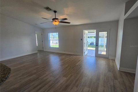 Villa ou maison à vendre à Cape Coral, Floride: 3 chambres, 185.15 m2 № 2429117 - photo 12