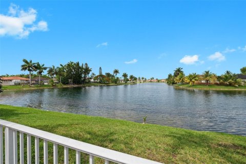 Casa en venta en Miami, Florida, 3 dormitorios, 145.76 m2 № 1712770 - foto 22