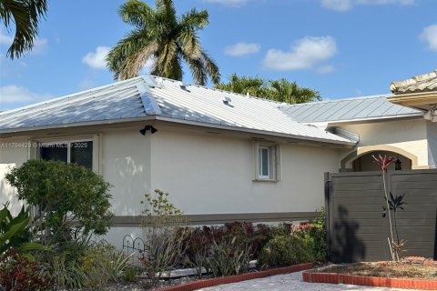 Casa en venta en Miami, Florida, 3 dormitorios, 145.76 m2 № 1712770 - foto 29