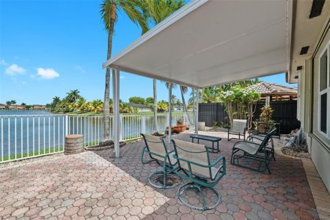 Casa en venta en Miami, Florida, 3 dormitorios, 145.76 m2 № 1712770 - foto 24