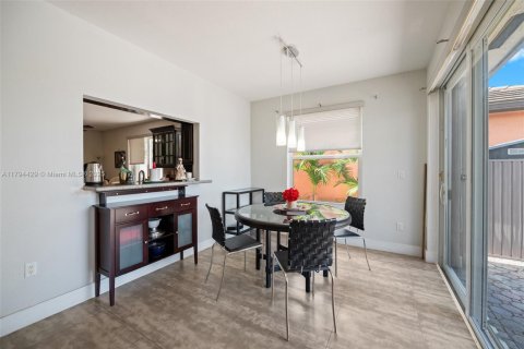 Casa en venta en Miami, Florida, 3 dormitorios, 145.76 m2 № 1712770 - foto 11