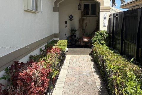 Casa en venta en Miami, Florida, 3 dormitorios, 145.76 m2 № 1712770 - foto 28