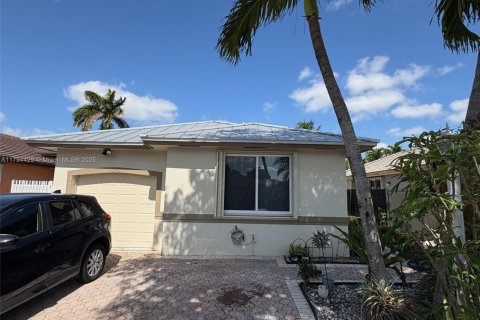 Casa en venta en Miami, Florida, 3 dormitorios, 145.76 m2 № 1712770 - foto 4