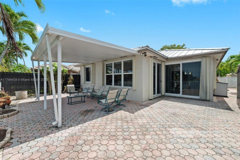 Casa en venta en Miami, Florida, 3 dormitorios, 145.76 m2 № 1712770 - foto 25