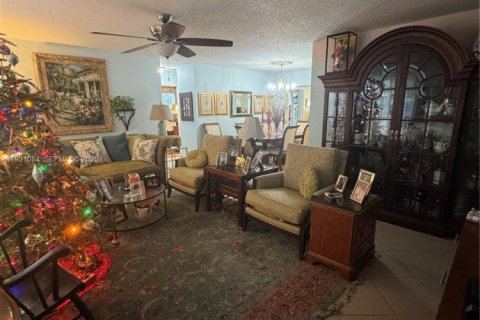 Снять в аренду виллу или дом в Дирфилд-Бич, Флорида 2 спальни, 116.41м2, № 1989778 - фото 2