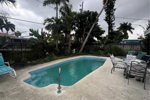 Снять в аренду виллу или дом в Дирфилд-Бич, Флорида 2 спальни, 116.41м2, № 1989778 - фото 11