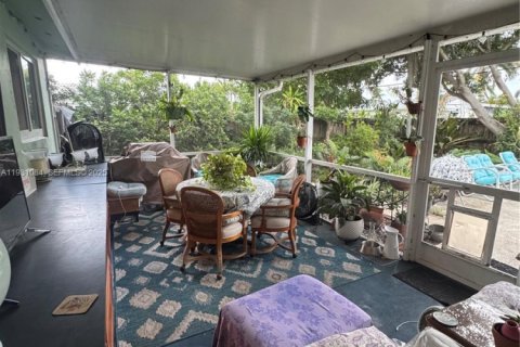 Снять в аренду виллу или дом в Дирфилд-Бич, Флорида 2 спальни, 116.41м2, № 1989778 - фото 15