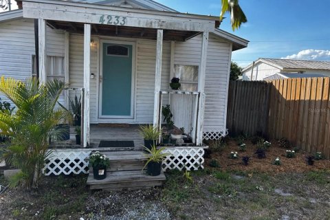 House in Ruskin, Florida 3 bedrooms, 92.9 sq.m. № 2095904