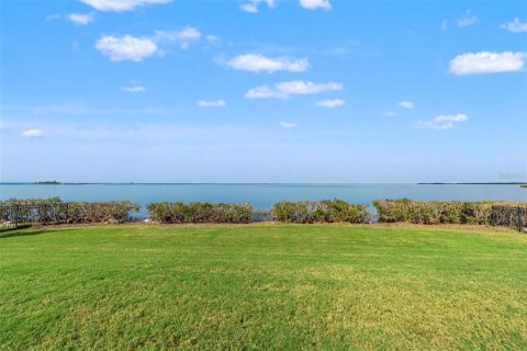 Casa en venta en Port Richey, Florida, 4 dormitorios, 309.92 m2 № 2109125 - foto 27