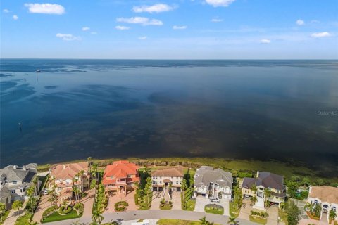Casa en venta en Port Richey, Florida, 4 dormitorios, 309.92 m2 № 2109125 - foto 18