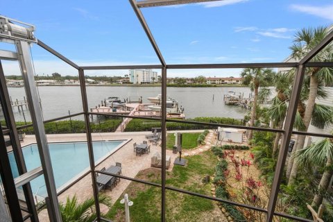 Touwnhouse à vendre à Indian Shores, Floride: 3 chambres, 222.97 m2 № 1732358 - photo 2