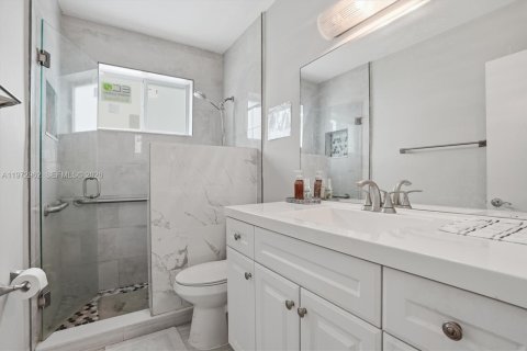 Villa ou maison à vendre à Hollywood, Floride: 4 chambres, 179.3 m2 № 2046261 - photo 9