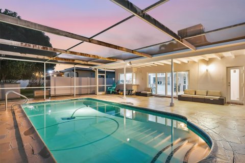 Villa ou maison à vendre à Hollywood, Floride: 4 chambres, 179.3 m2 № 2046261 - photo 20