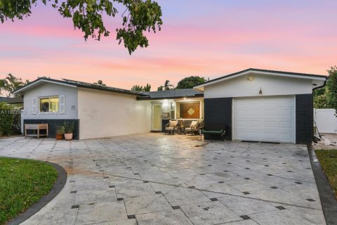 Villa ou maison à vendre à Hollywood, Floride: 4 chambres, 179.3 m2 № 2046261 - photo 18