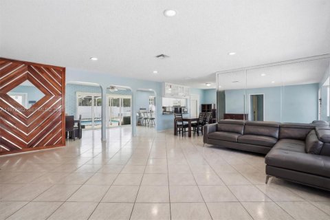 Villa ou maison à vendre à Hollywood, Floride: 4 chambres, 179.3 m2 № 2046261 - photo 3