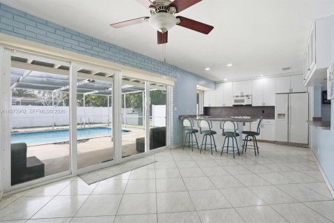 Villa ou maison à vendre à Hollywood, Floride: 4 chambres, 179.3 m2 № 2046261 - photo 5