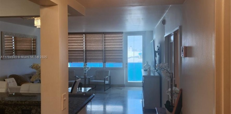Condo in Hollywood, Florida, 2 bedrooms № 1934180