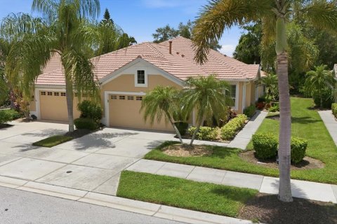 House in North Port, Florida 2 bedrooms, 128.67 sq.m. № 2219242 - photo 2