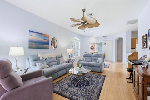House in North Port, Florida 2 bedrooms, 128.67 sq.m. № 2219242 - photo 9