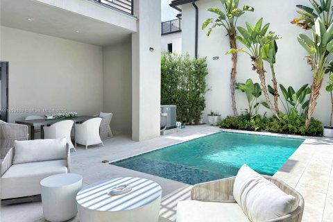 Casa en venta en Doral, Florida, 4 dormitorios, 371.24 m2 № 1981978 - foto 8