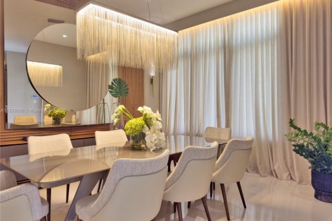 Casa en venta en Doral, Florida, 4 dormitorios, 371.24 m2 № 1981978 - foto 5