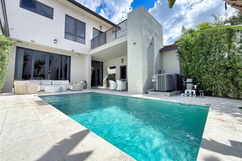 Casa en venta en Doral, Florida, 4 dormitorios, 371.24 m2 № 1981978 - foto 9