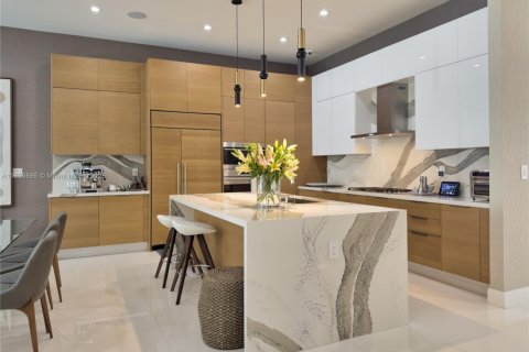 Casa en venta en Doral, Florida, 4 dormitorios, 371.24 m2 № 1981978 - foto 21