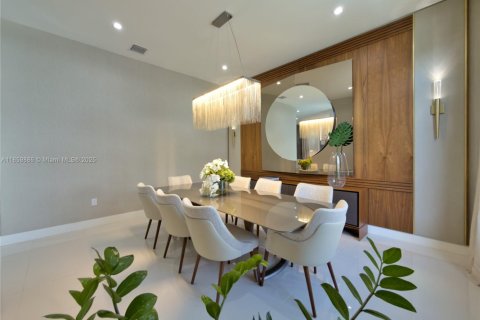 Casa en venta en Doral, Florida, 4 dormitorios, 371.24 m2 № 1981978 - foto 15