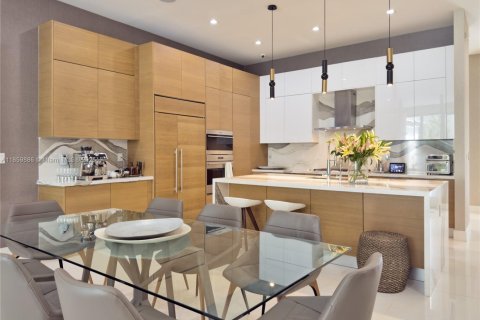 Casa en venta en Doral, Florida, 4 dormitorios, 371.24 m2 № 1981978 - foto 20