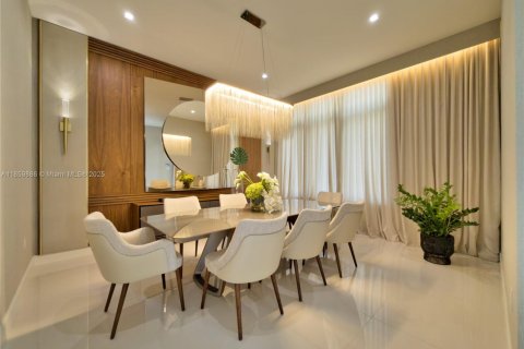Casa en venta en Doral, Florida, 4 dormitorios, 371.24 m2 № 1981978 - foto 4