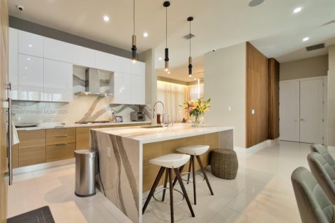 Casa en venta en Doral, Florida, 4 dormitorios, 371.24 m2 № 1981978 - foto 6