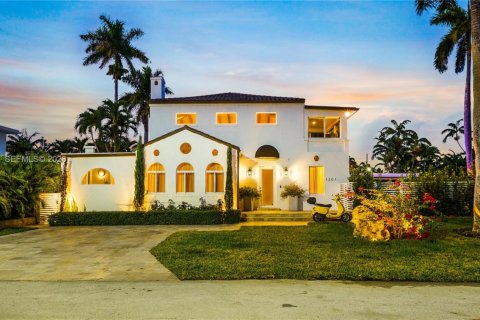 Villa ou maison à Miami, Floride 4 chambres, 312.15 m2 № 1995946