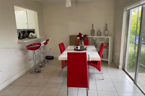 House in Miami, Florida 3 bedrooms, 127 sq.m. № 1990231 - photo 6