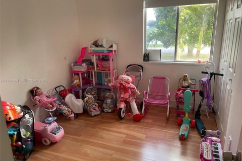 House in Miami, Florida 3 bedrooms, 127 sq.m. № 1990231 - photo 7