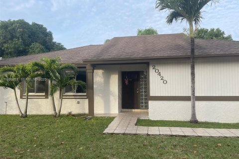 House in Miami, Florida 3 bedrooms, 127 sq.m. № 1990231