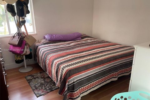 House in Miami, Florida 3 bedrooms, 127 sq.m. № 1990231 - photo 9