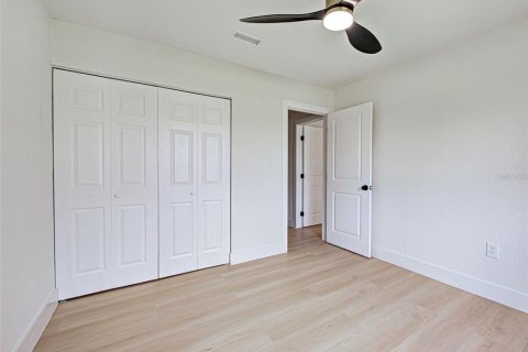 House in Port Charlotte, Florida 3 bedrooms, 124.77 sq.m. № 1852616 - photo 25