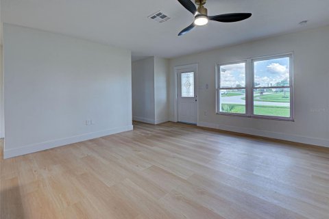 House in Port Charlotte, Florida 3 bedrooms, 124.77 sq.m. № 1852616 - photo 6