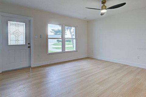 House in Port Charlotte, Florida 3 bedrooms, 124.77 sq.m. № 1852616 - photo 7
