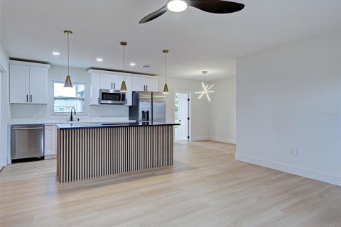 House in Port Charlotte, Florida 3 bedrooms, 124.77 sq.m. № 1852616 - photo 11