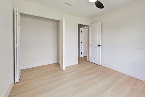 House in Port Charlotte, Florida 3 bedrooms, 124.77 sq.m. № 1852616 - photo 27