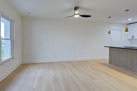 House in Port Charlotte, Florida 3 bedrooms, 124.77 sq.m. № 1852616 - photo 17