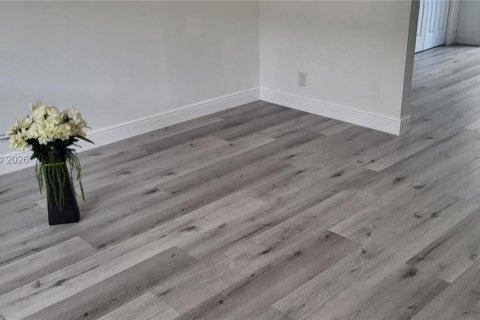 Villa ou maison à louer à Pompano Beach, Floride: 2 chambres, 90.12 m2 № 2070715 - photo 4