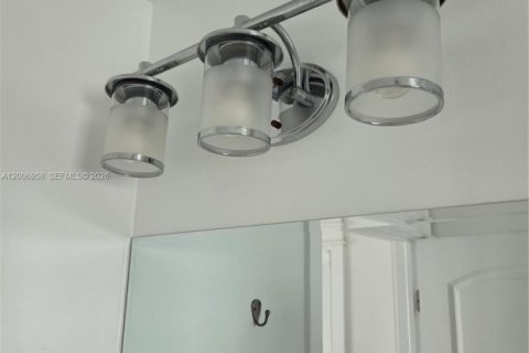 Villa ou maison à louer à Pompano Beach, Floride: 2 chambres, 90.12 m2 № 2070715 - photo 10