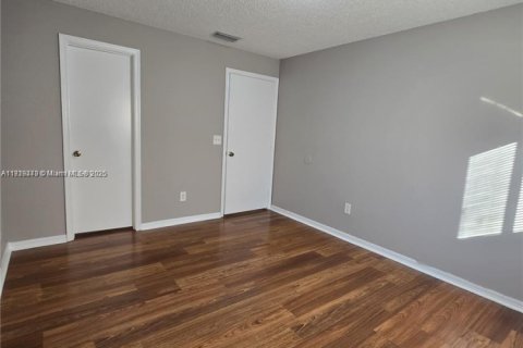 Condominio en alquiler en Hollywood, Florida, 1 dormitorio, 61.22 m2 № 1974522 - foto 5